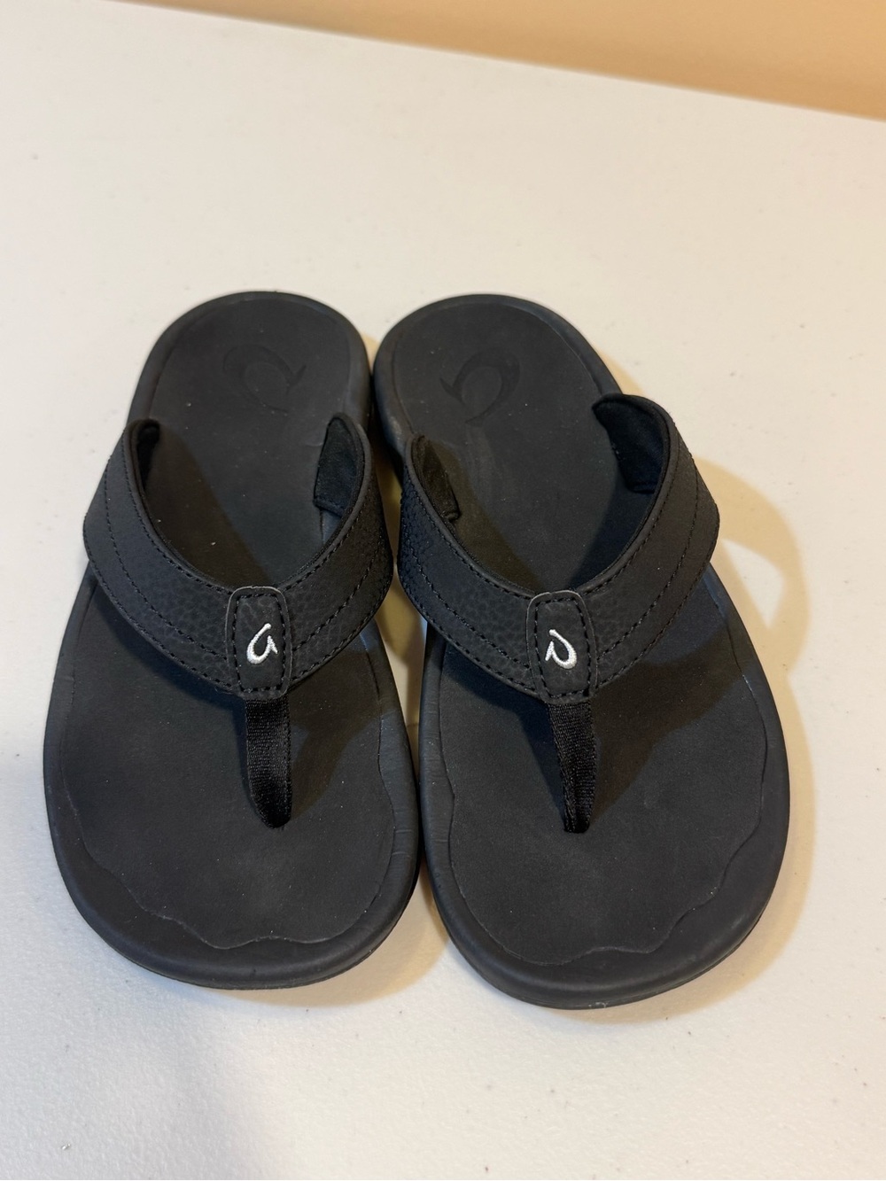 OluKai Women's Black Cushioned Flip Flop Sandals